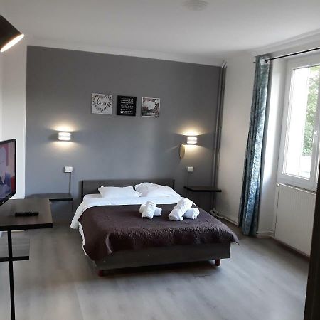Hotel St Charles Рамбуйе Екстериор снимка