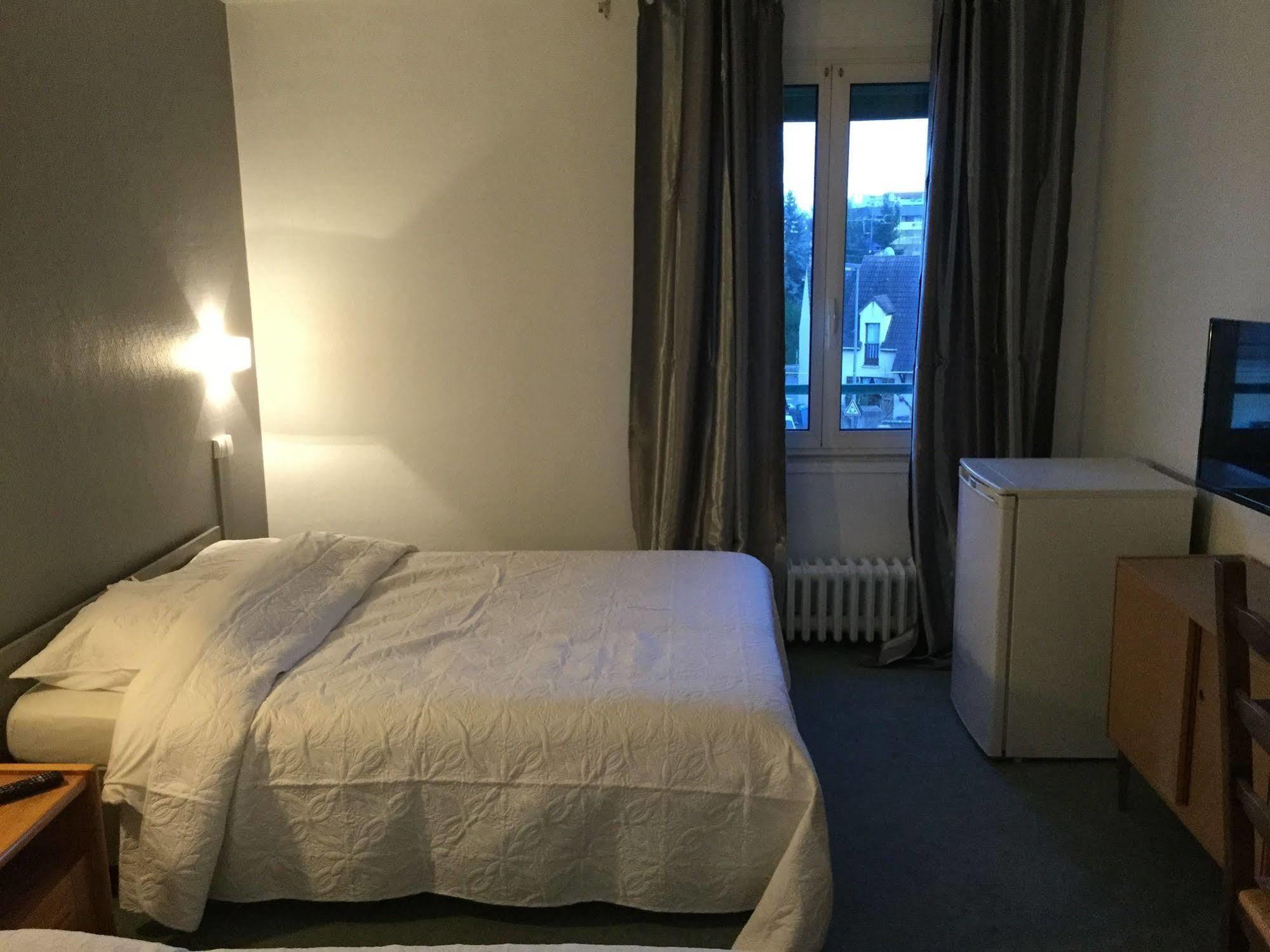 Hotel St Charles Рамбуйе Екстериор снимка
